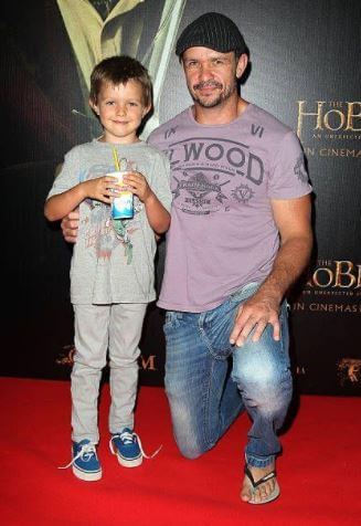 Cassandra Nable husband Matthew Nable with son Jesse in 2012 at the premiere of Hobbit.